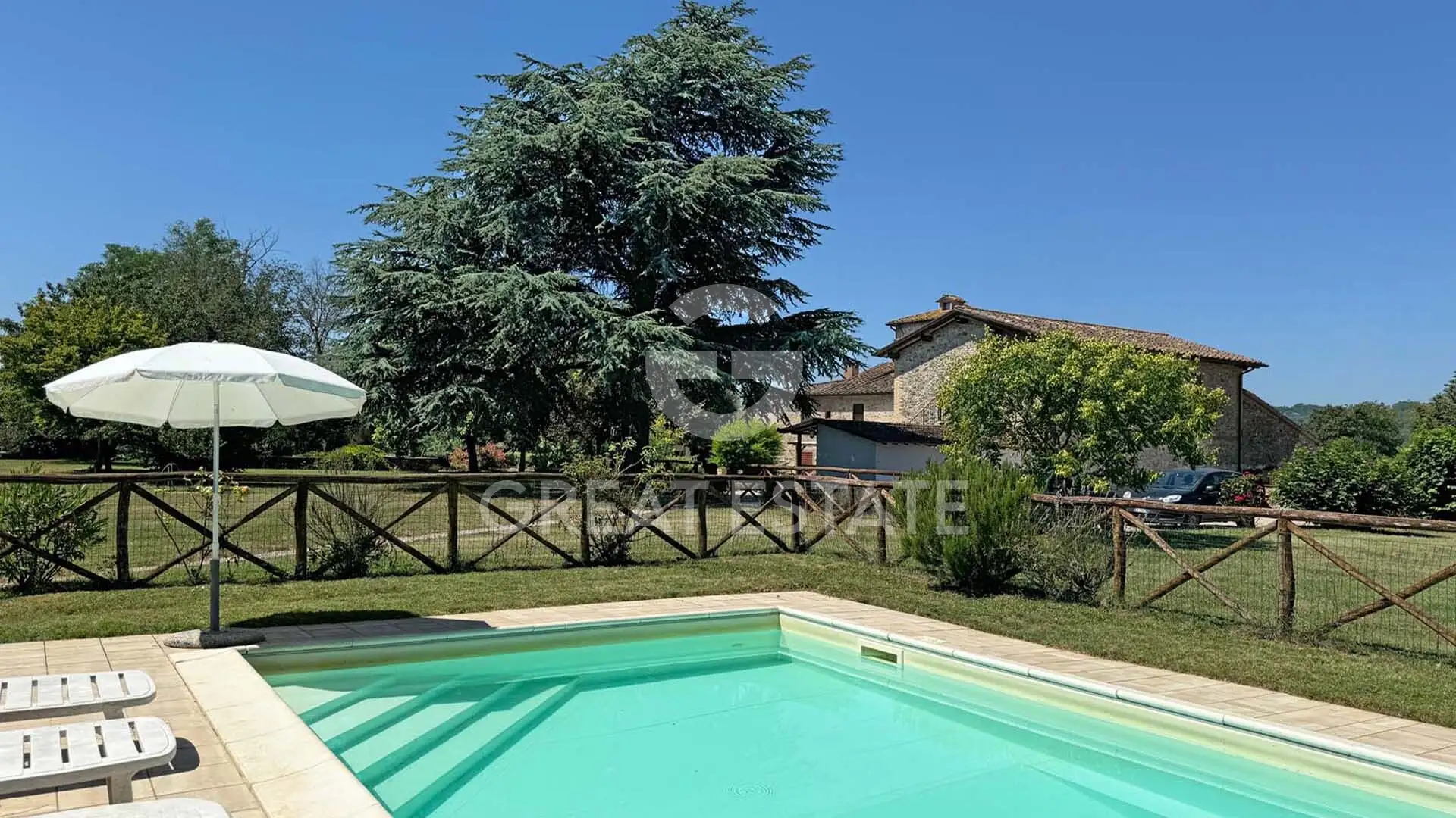 House 535m² in Italy, Arezzo. Priced at 1350000€ rent photo-2