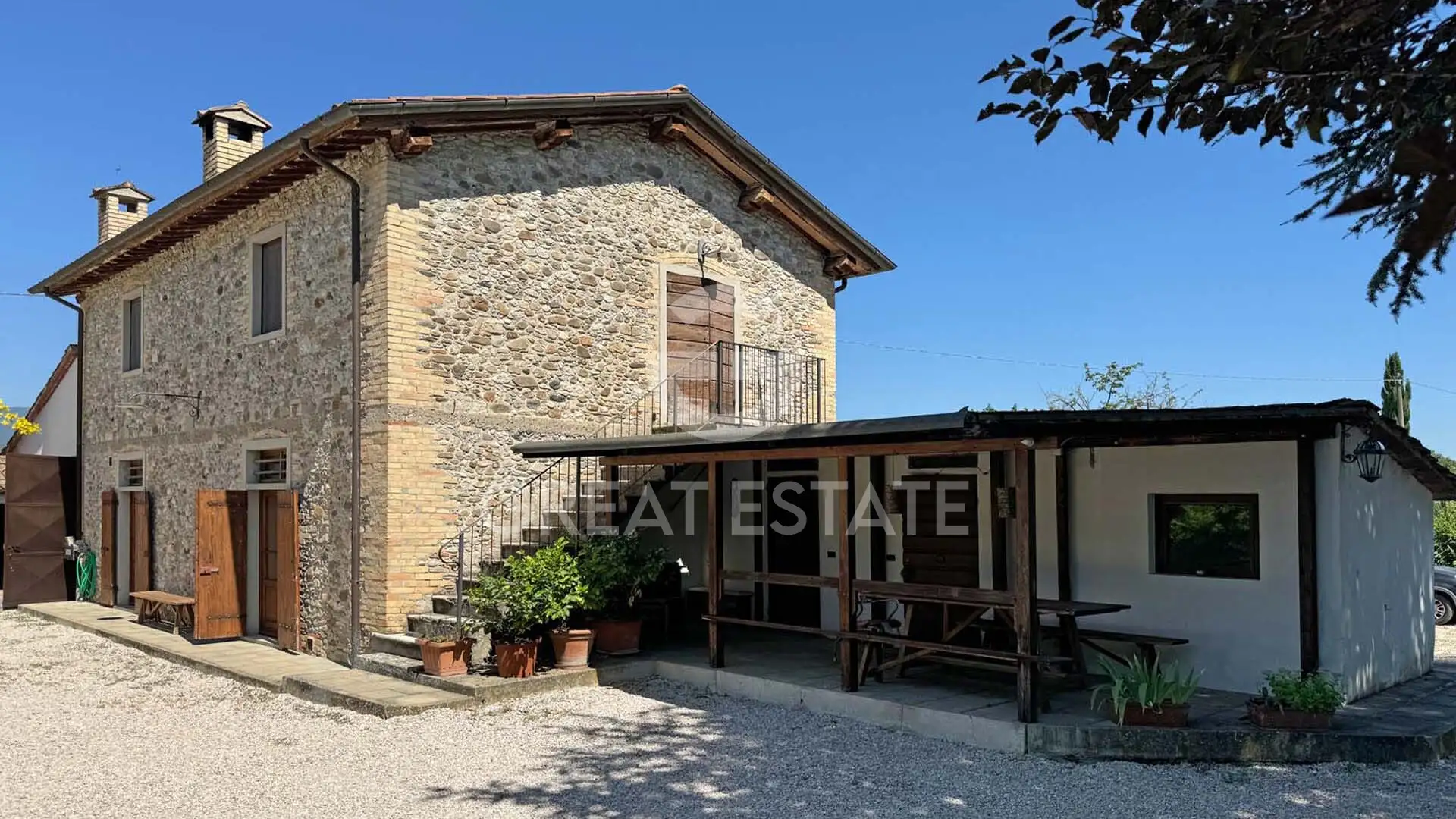 House 535m² in Italy, Arezzo. Priced at 1350000€ rent photo-10