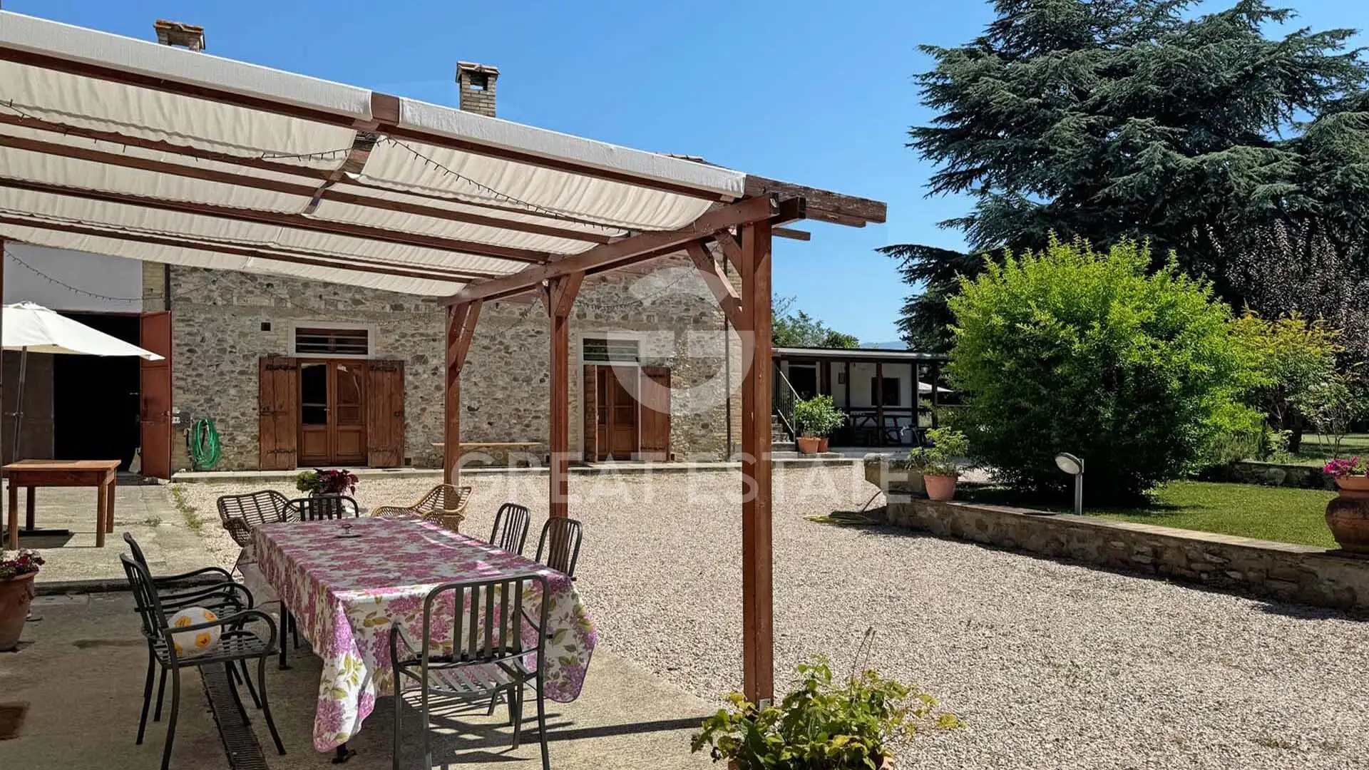 House 535m² in Italy, Arezzo. Priced at 1350000€ rent photo-8