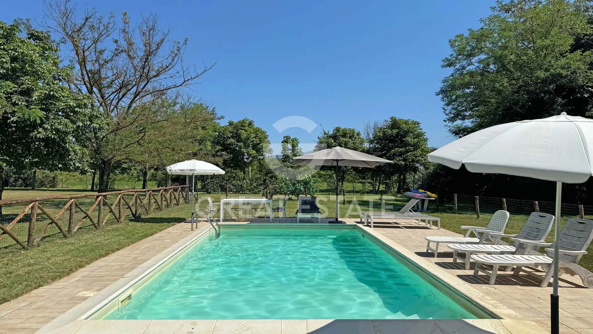 House 535m² in Italy, Arezzo. Priced at 1350000€ rent photo-13