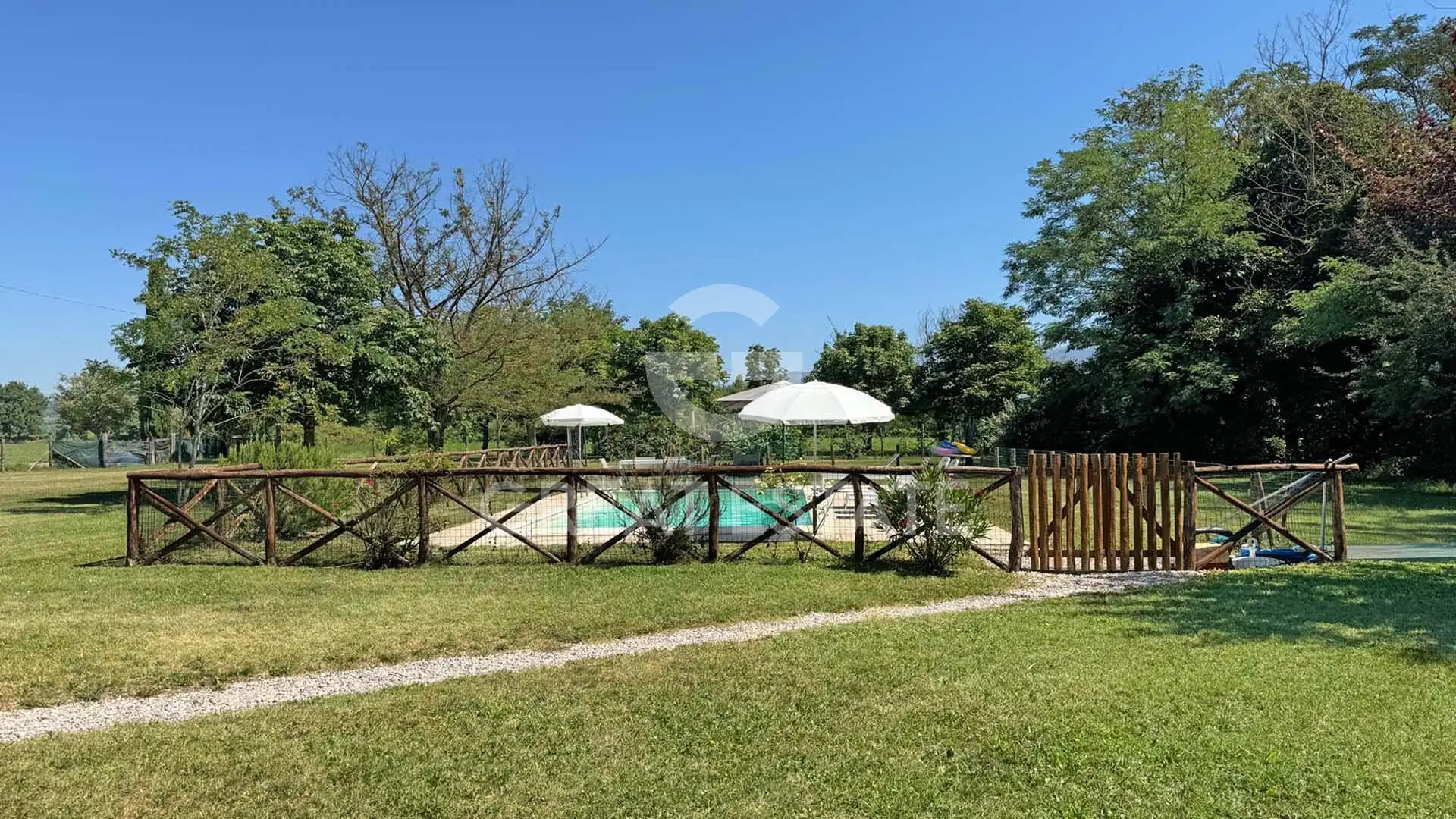 House 535m² in Italy, Arezzo. Priced at 1350000€ rent photo-15