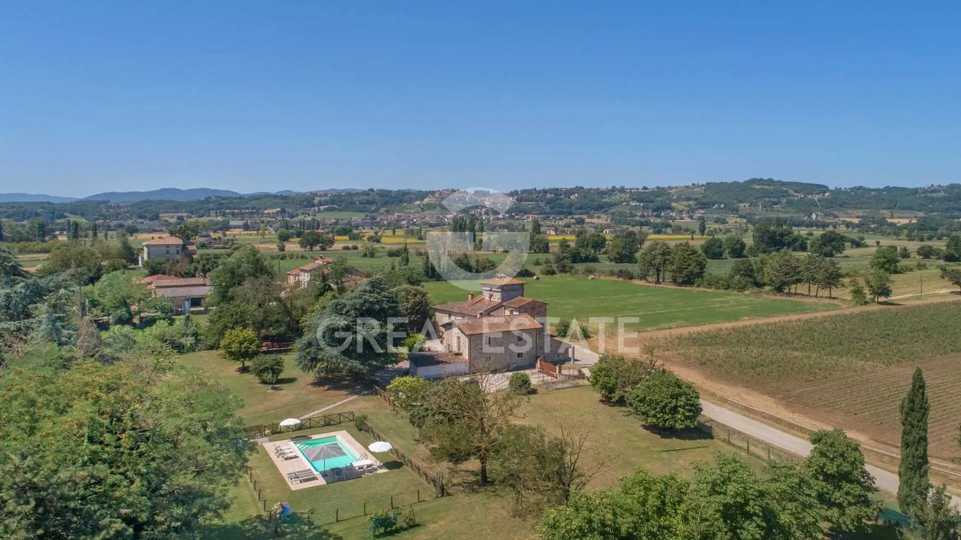House 535m² in Italy, Arezzo. Priced at 1350000€ rent photo-7