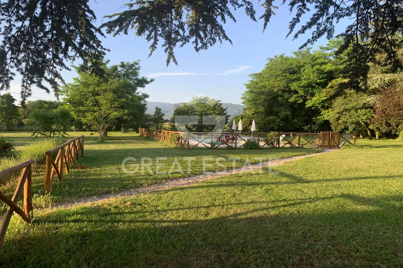 House 535m² in Italy, Arezzo. Priced at 1350000€ rent photo-4