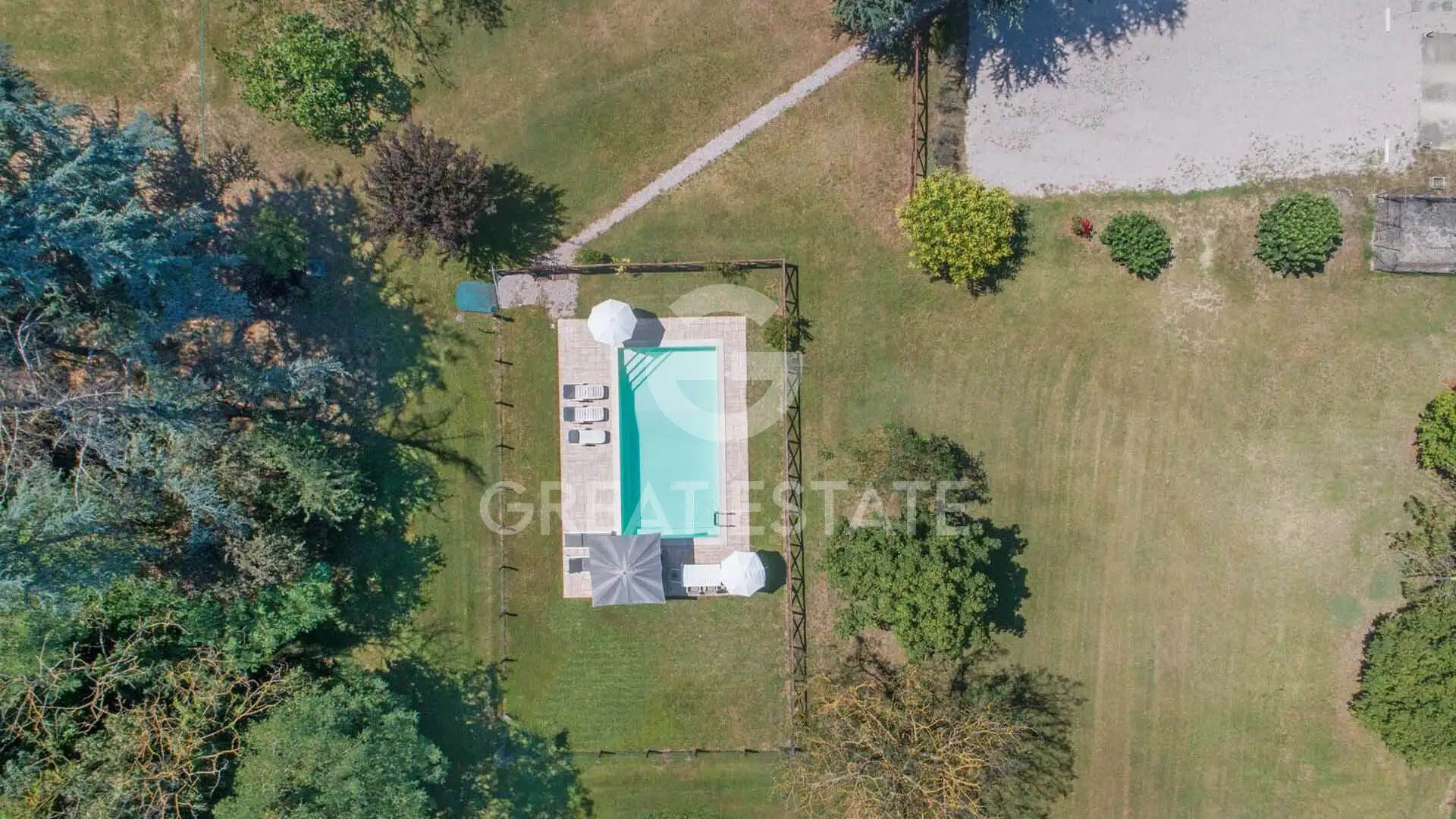 House 535m² in Italy, Arezzo. Priced at 1350000€ rent photo-14