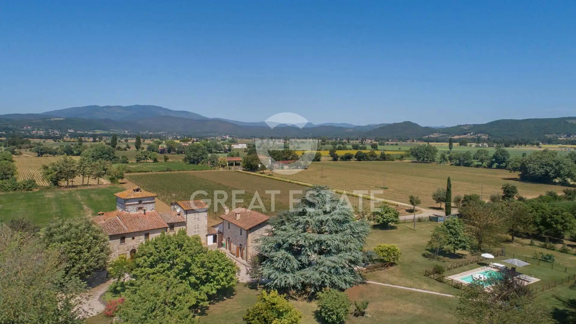 House 535m² in Italy, Arezzo. Priced at 1350000€ rent photo-6