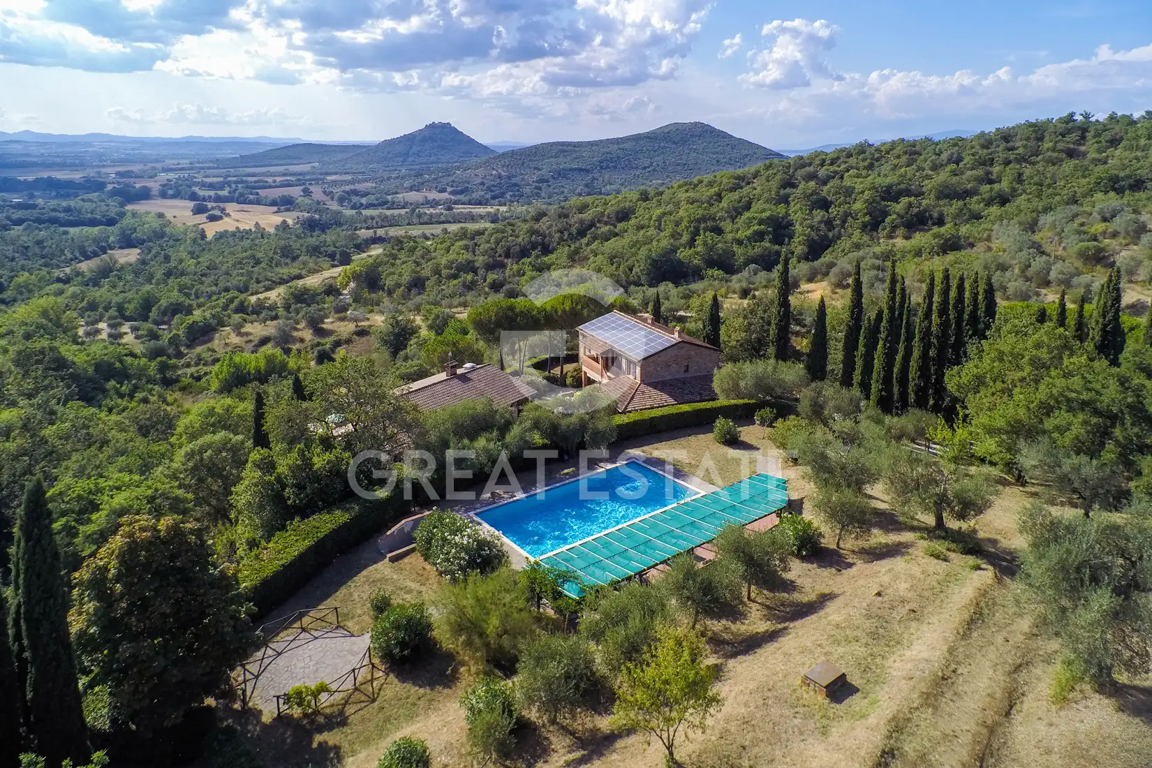 House 609m² in Italy, Perugia. Priced at 1250000€ rent photo-4