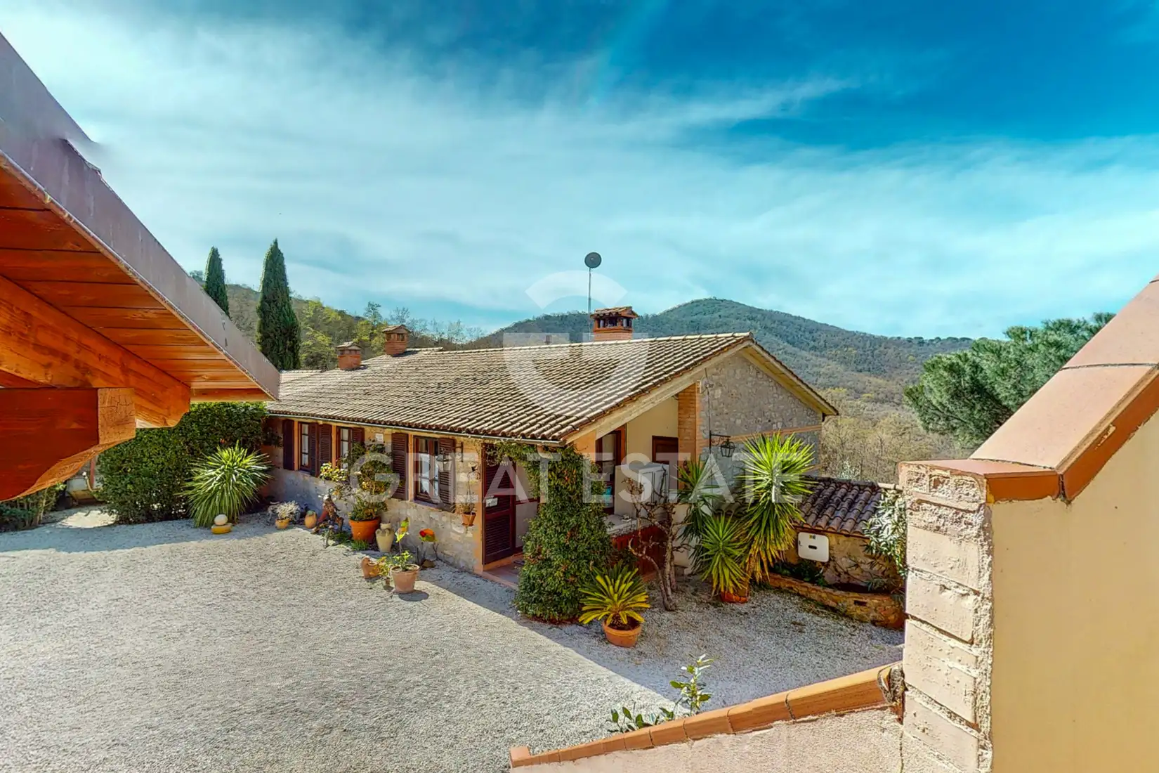 House 609m² in Italy, Perugia. Priced at 1250000€ rent photo-12