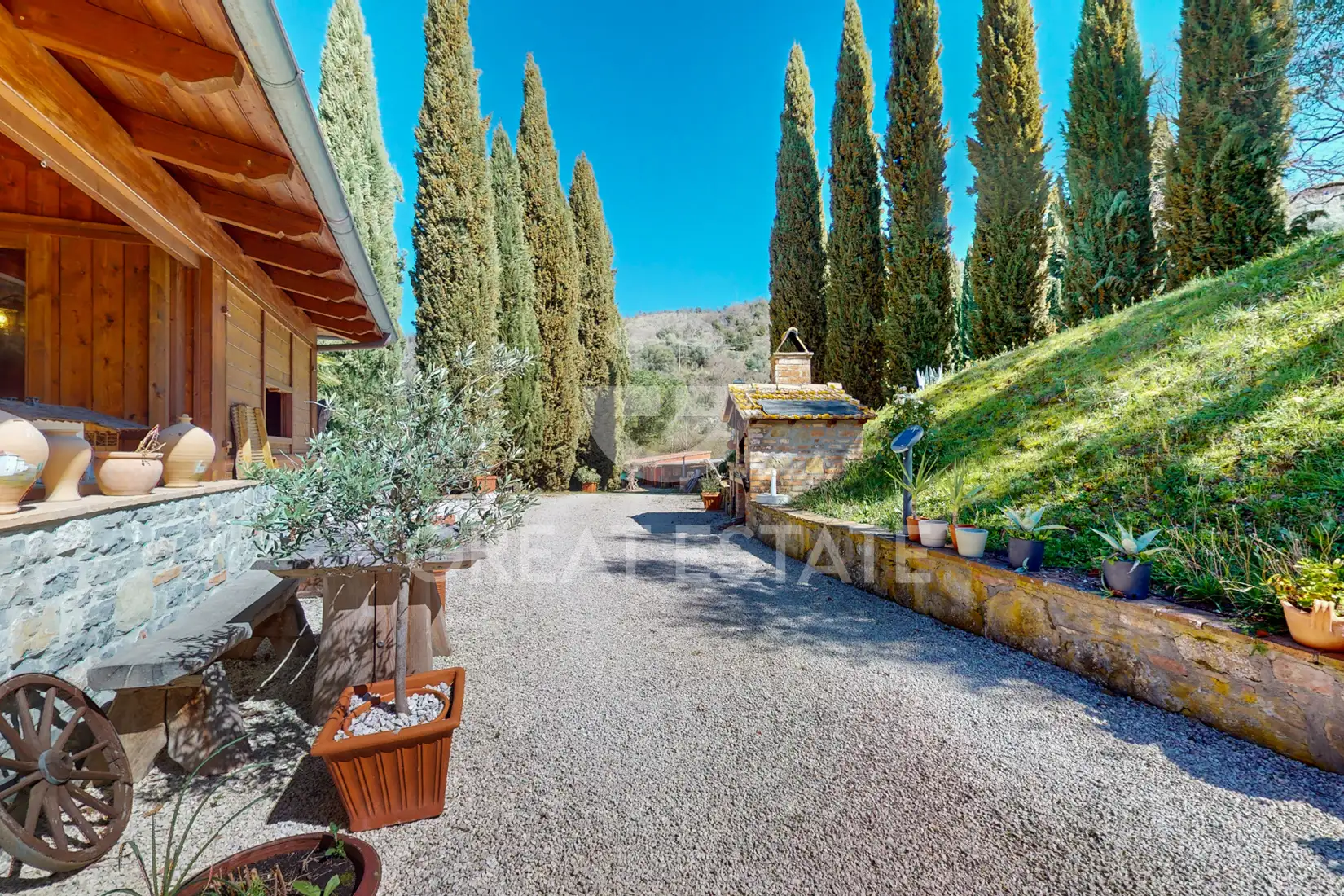 House 609m² in Italy, Perugia. Priced at 1250000€ rent photo-13