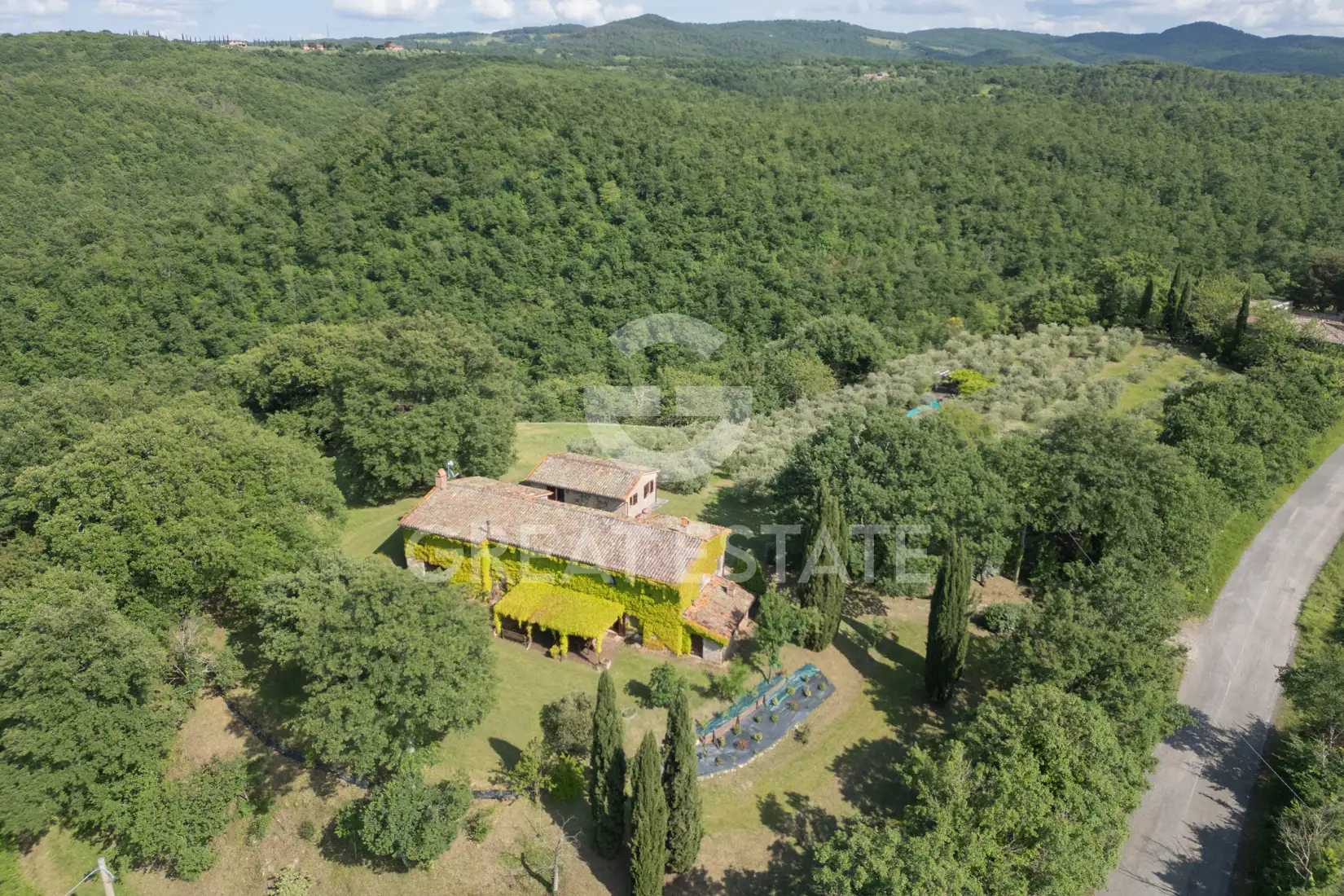 House 400m² in Italy, Terney. Priced at 780000€ rent photo-6