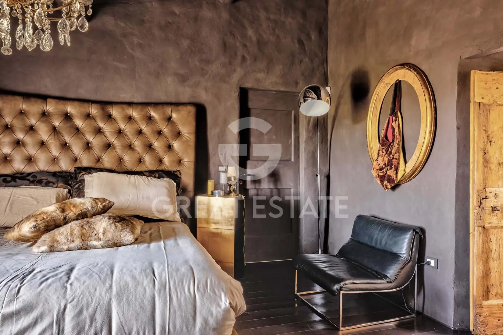 House 357m² in Italy, Arezzo. Priced at 1800000€ rent photo-13