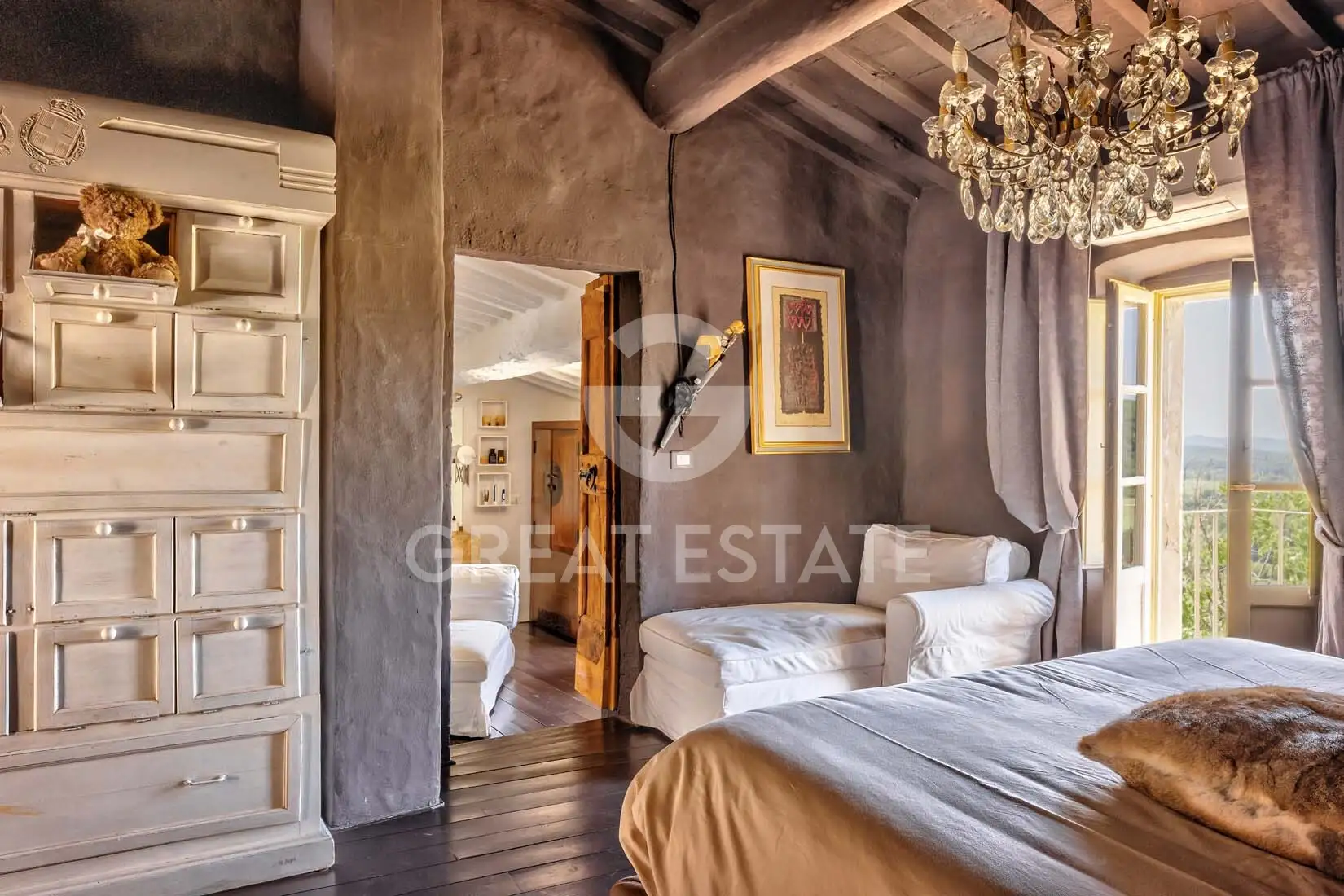 House 357m² in Italy, Arezzo. Priced at 1800000€ rent photo-14