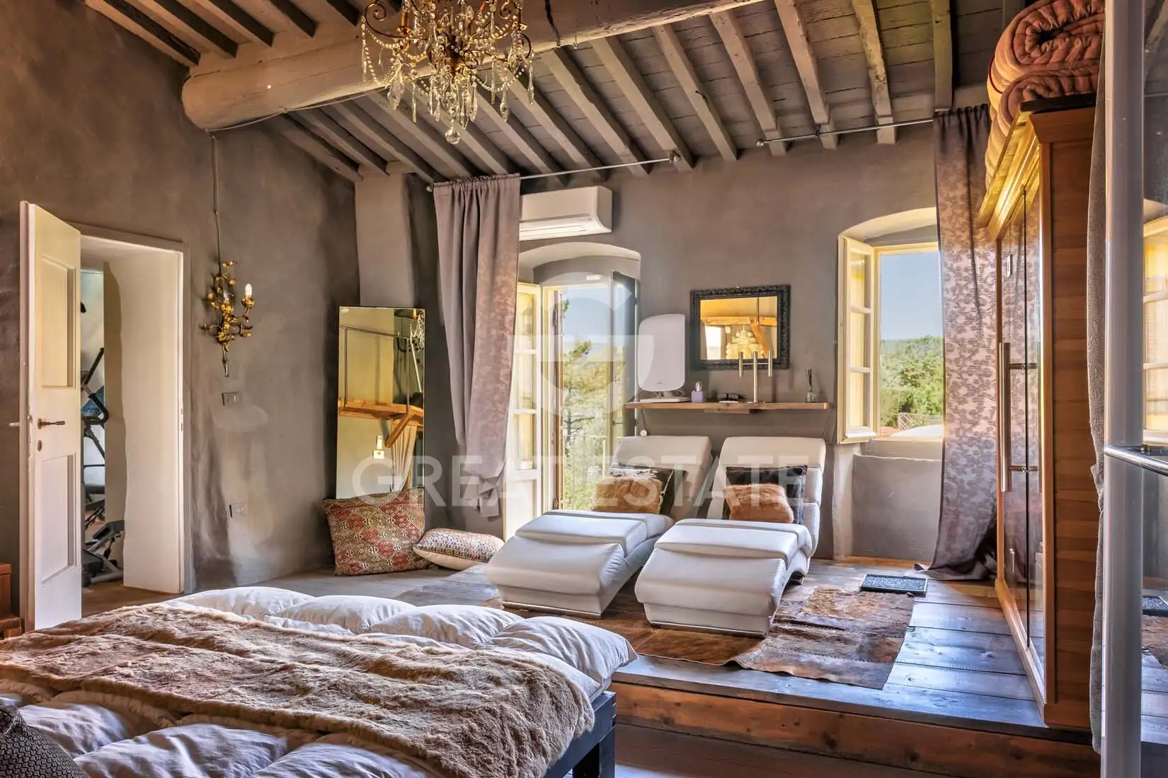 House 357m² in Italy, Arezzo. Priced at 1800000€ rent photo-13