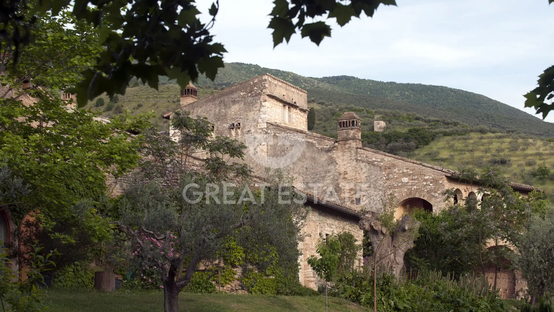 House 909m² in Italy, Perugia. Priced at 1680000€ rent photo-2