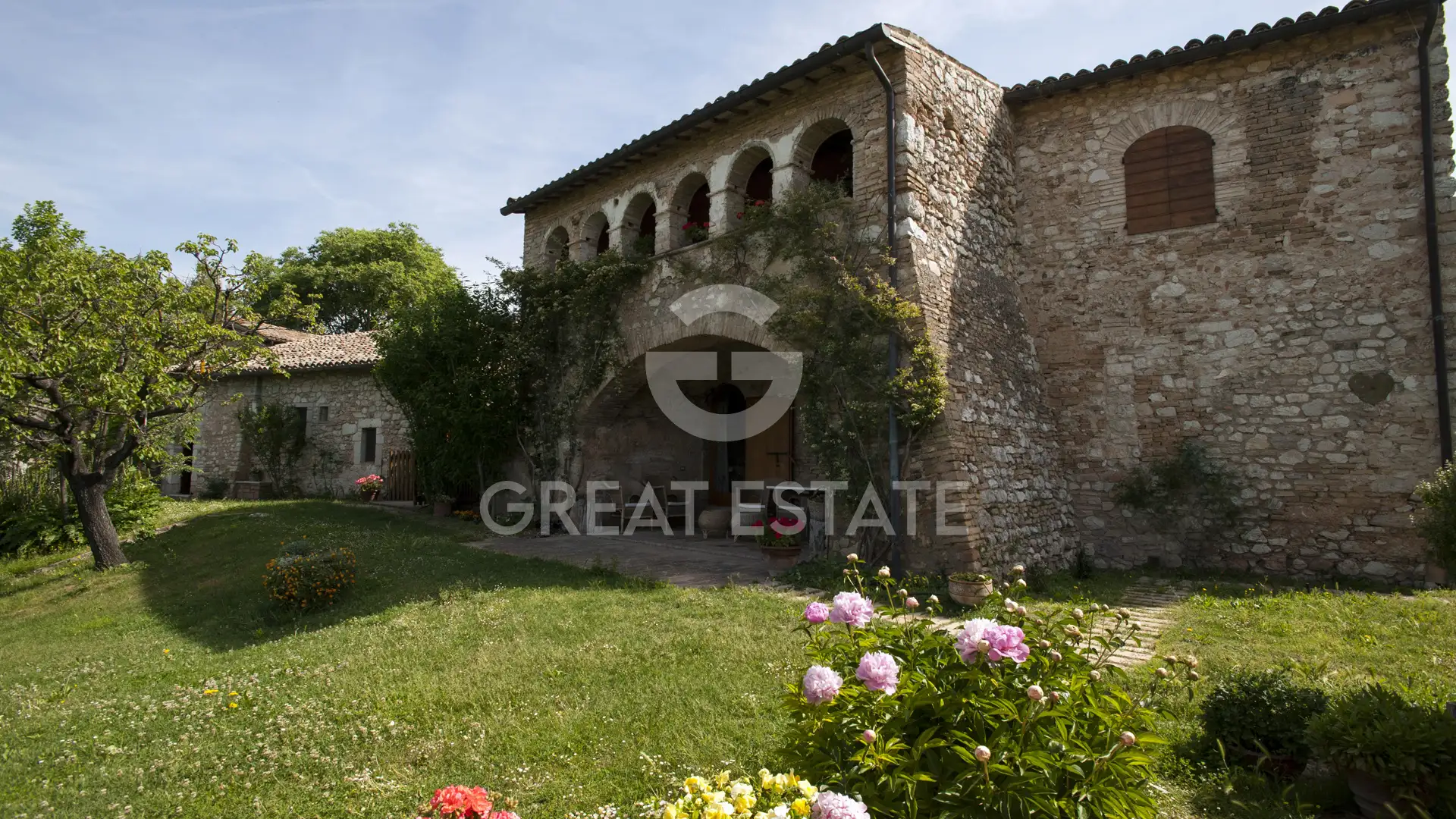 House 909m² in Italy, Perugia. Priced at 1680000€ rent photo-3