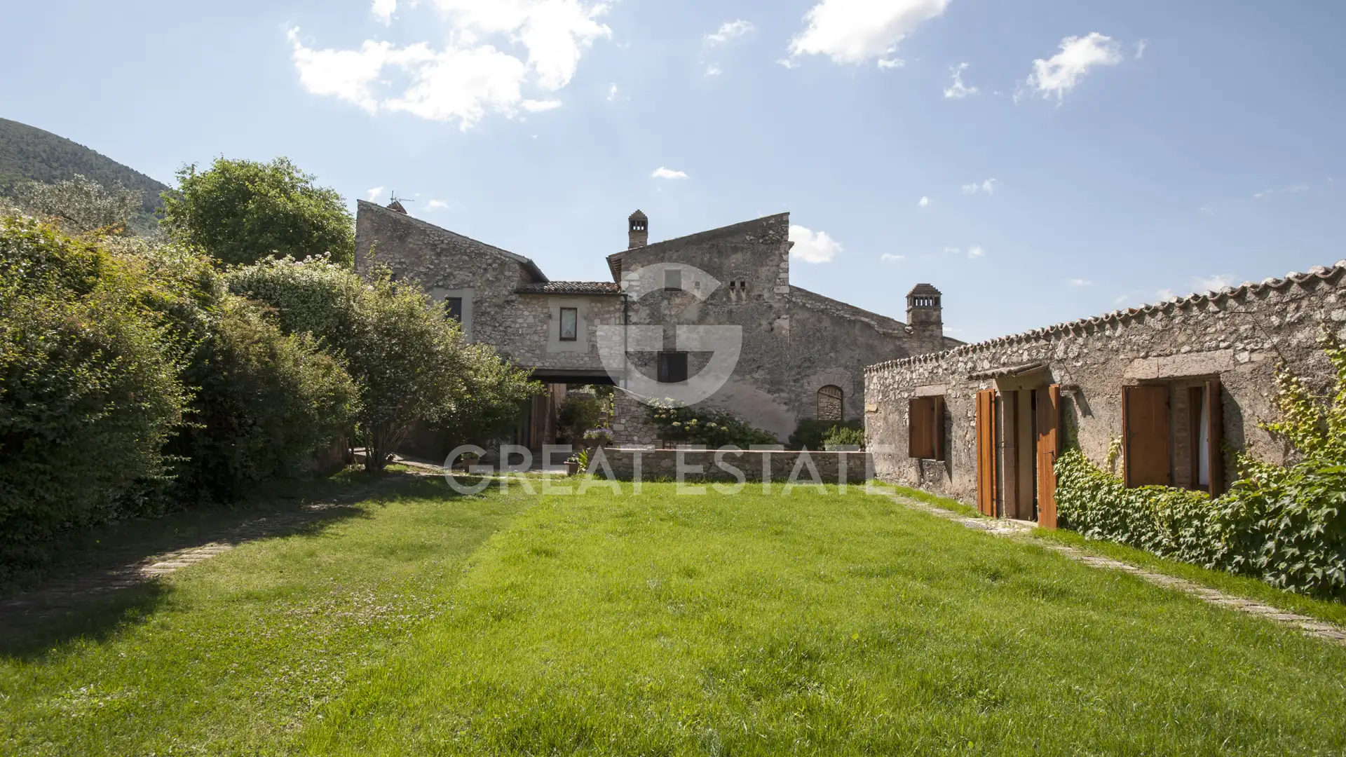 House 909m² in Italy, Perugia. Priced at 1680000€ rent photo-4
