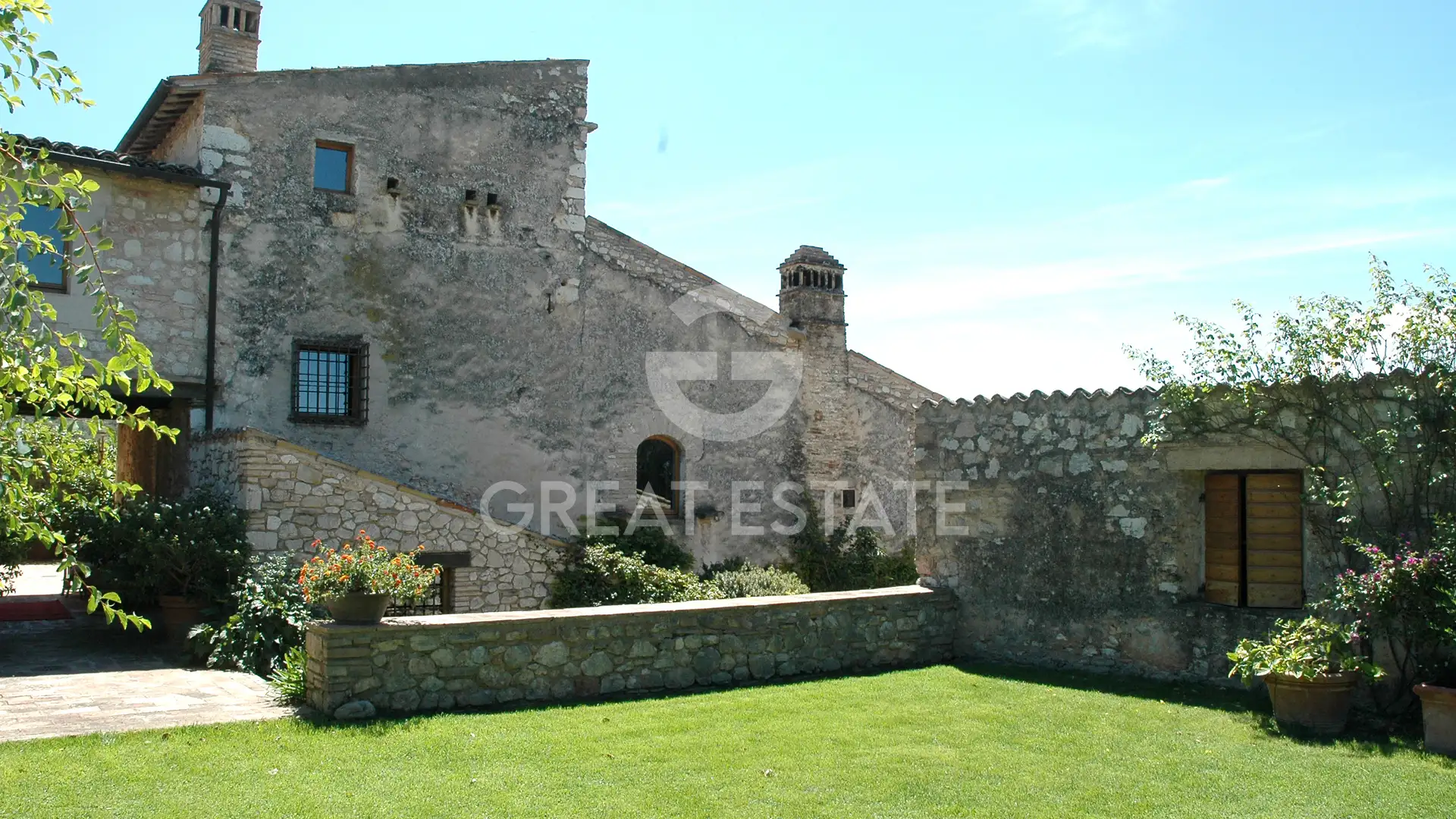 House 909m² in Italy, Perugia. Priced at 1680000€ rent photo-5
