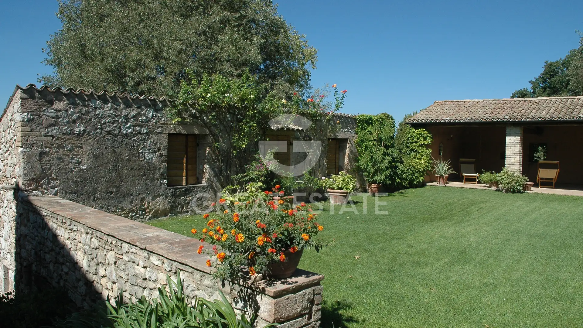 House 909m² in Italy, Perugia. Priced at 1680000€ rent photo-6