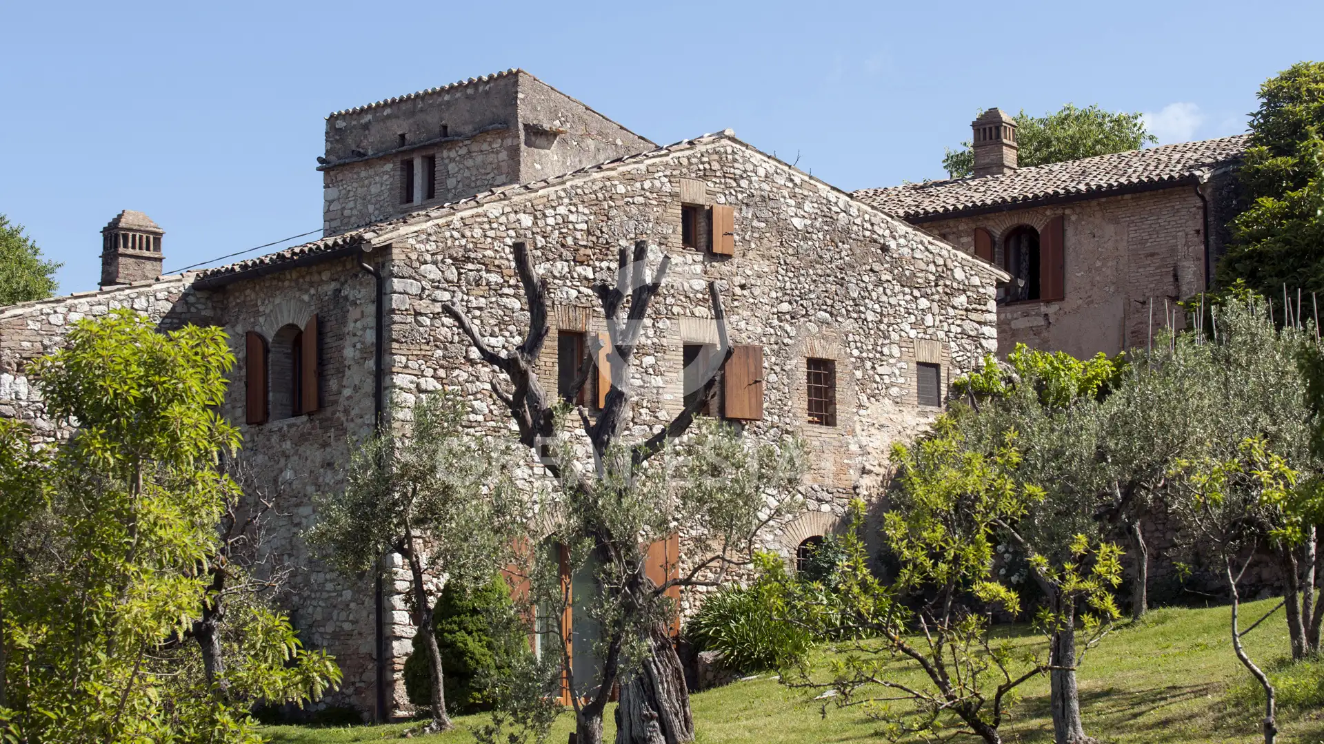 House 909m² in Italy, Perugia. Priced at 1680000€ rent photo-7