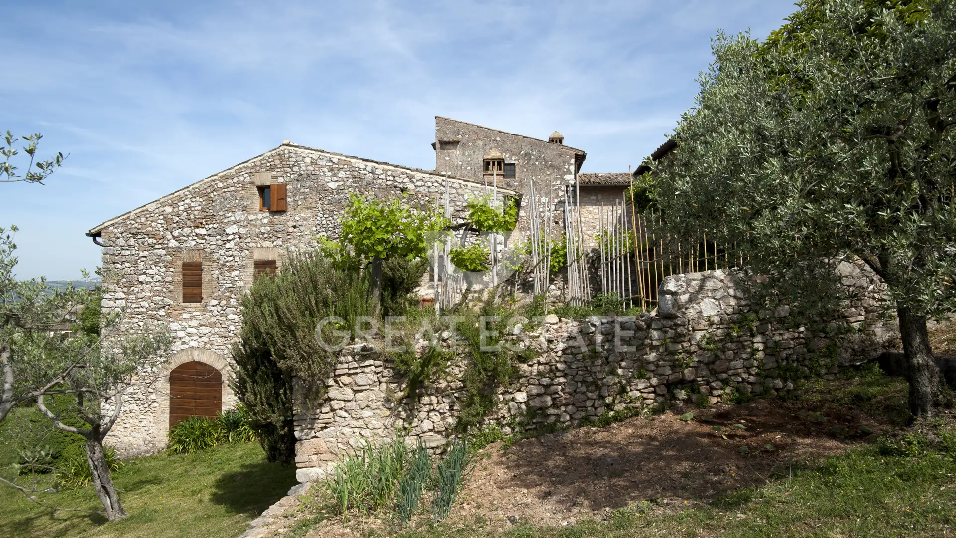 House 909m² in Italy, Perugia. Priced at 1680000€ rent photo-8