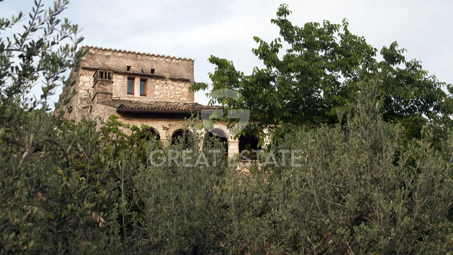 House 909m² in Italy, Perugia. Priced at 1680000€ rent photo-9