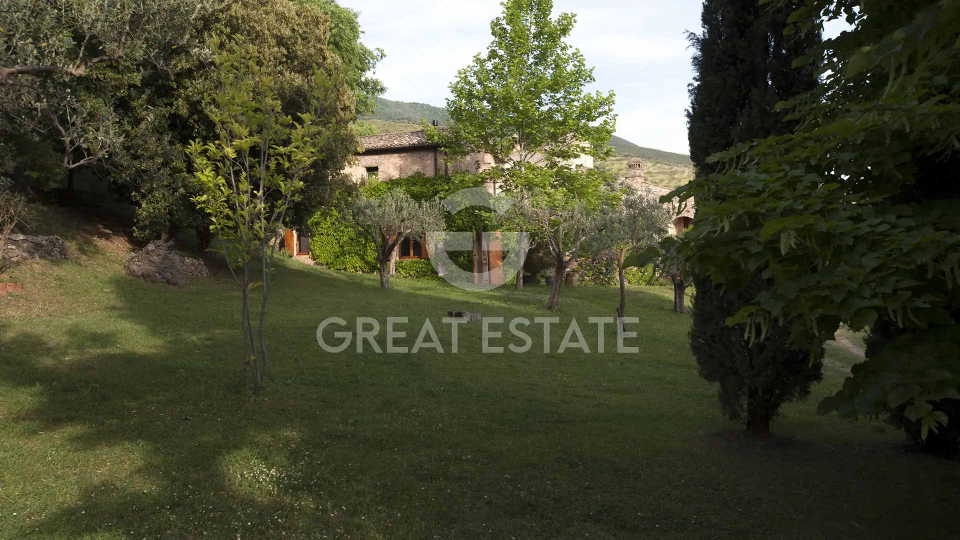 House 909m² in Italy, Perugia. Priced at 1680000€ rent photo-13