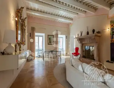 Buy in Italy for 800000€
