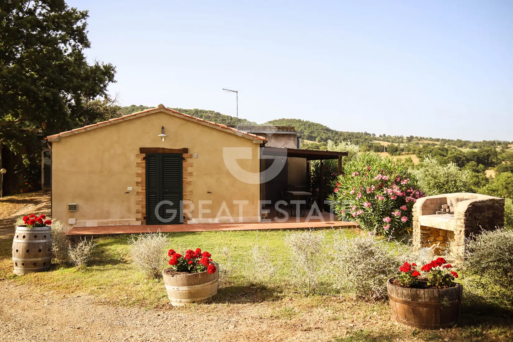 House 460m² in Italy, Grosseto. Priced at 750000€ rent photo-3
