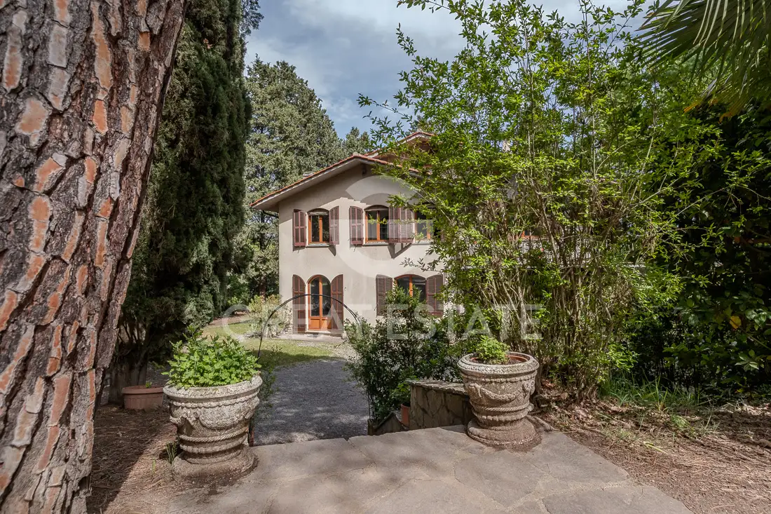 House 654m² in Italy, Siena. Priced at 650000€ rent photo-2