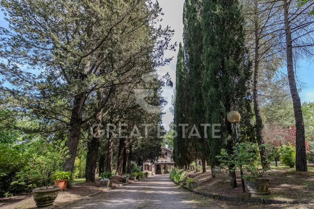House 654m² in Italy, Siena. Priced at 650000€ rent photo-8