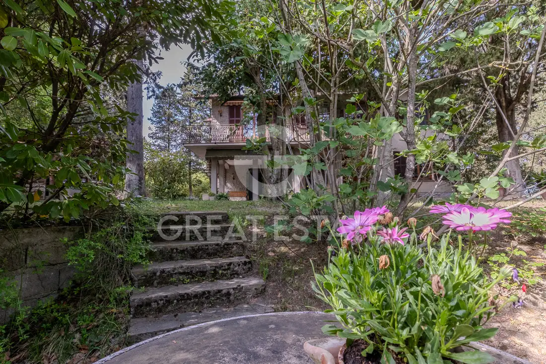 House 654m² in Italy, Siena. Priced at 650000€ rent photo-11