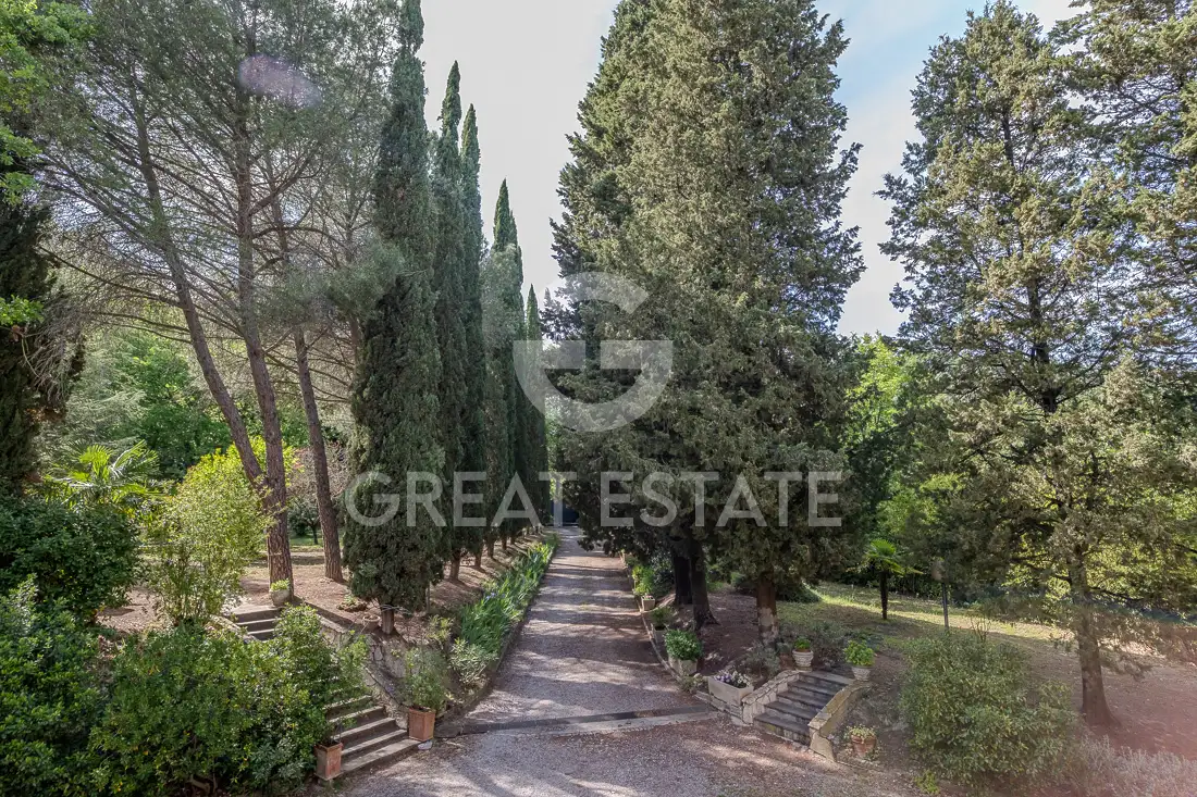House 654m² in Italy, Siena. Priced at 650000€ rent photo-13
