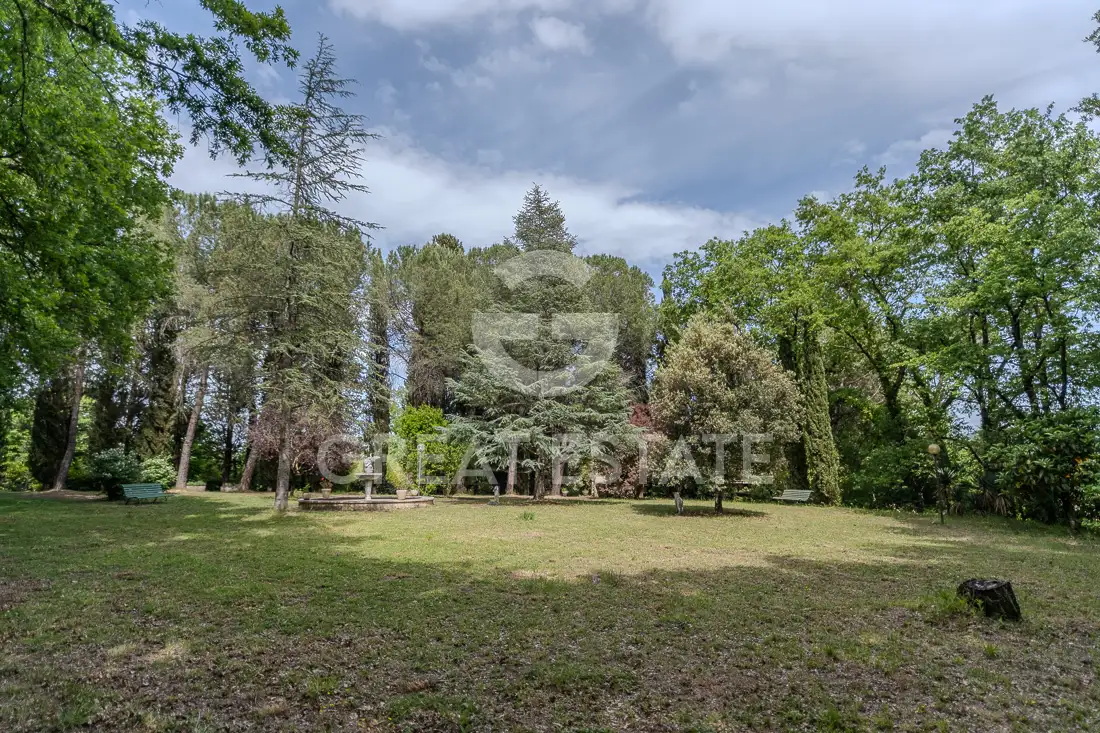 House 654m² in Italy, Siena. Priced at 650000€ rent photo-15