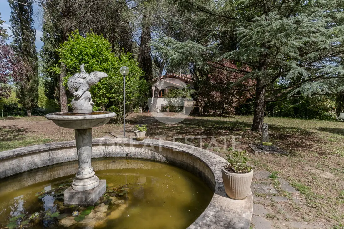 House 654m² in Italy, Siena. Priced at 650000€ rent photo-14