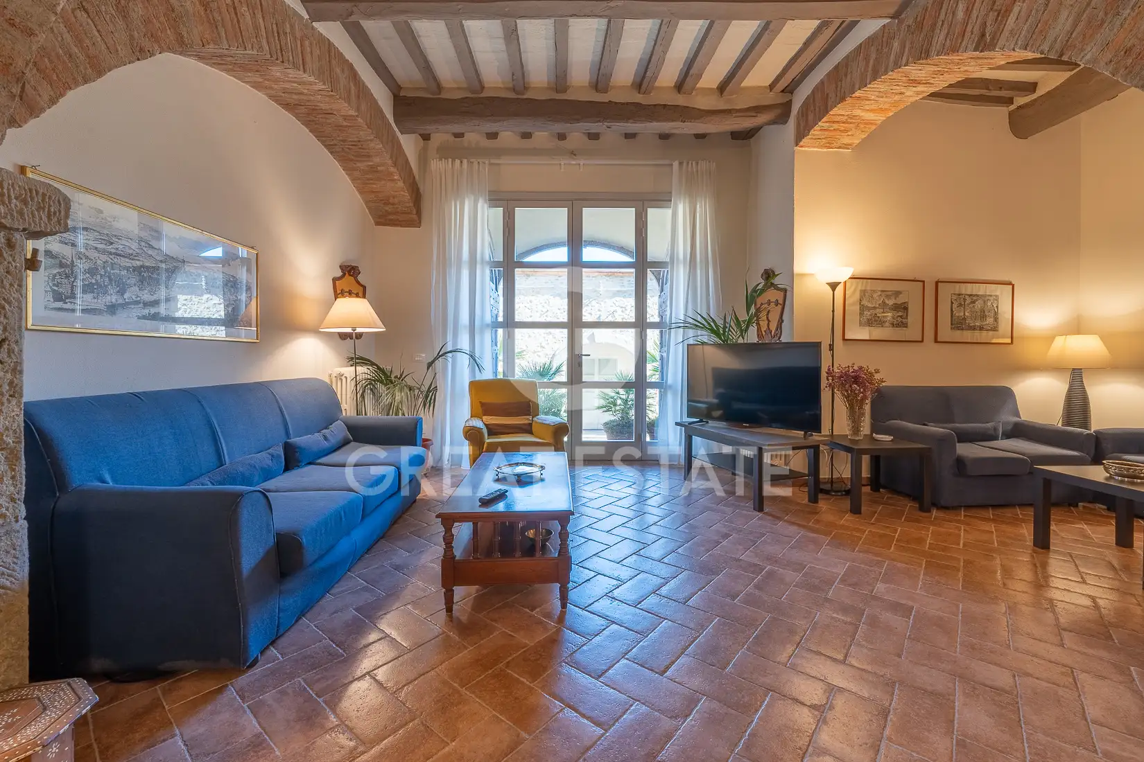 Flat 559m² in Italy, Arezzo. Priced at 790000€ rent photo-13