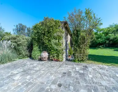 Buy in Italy for 2750000€