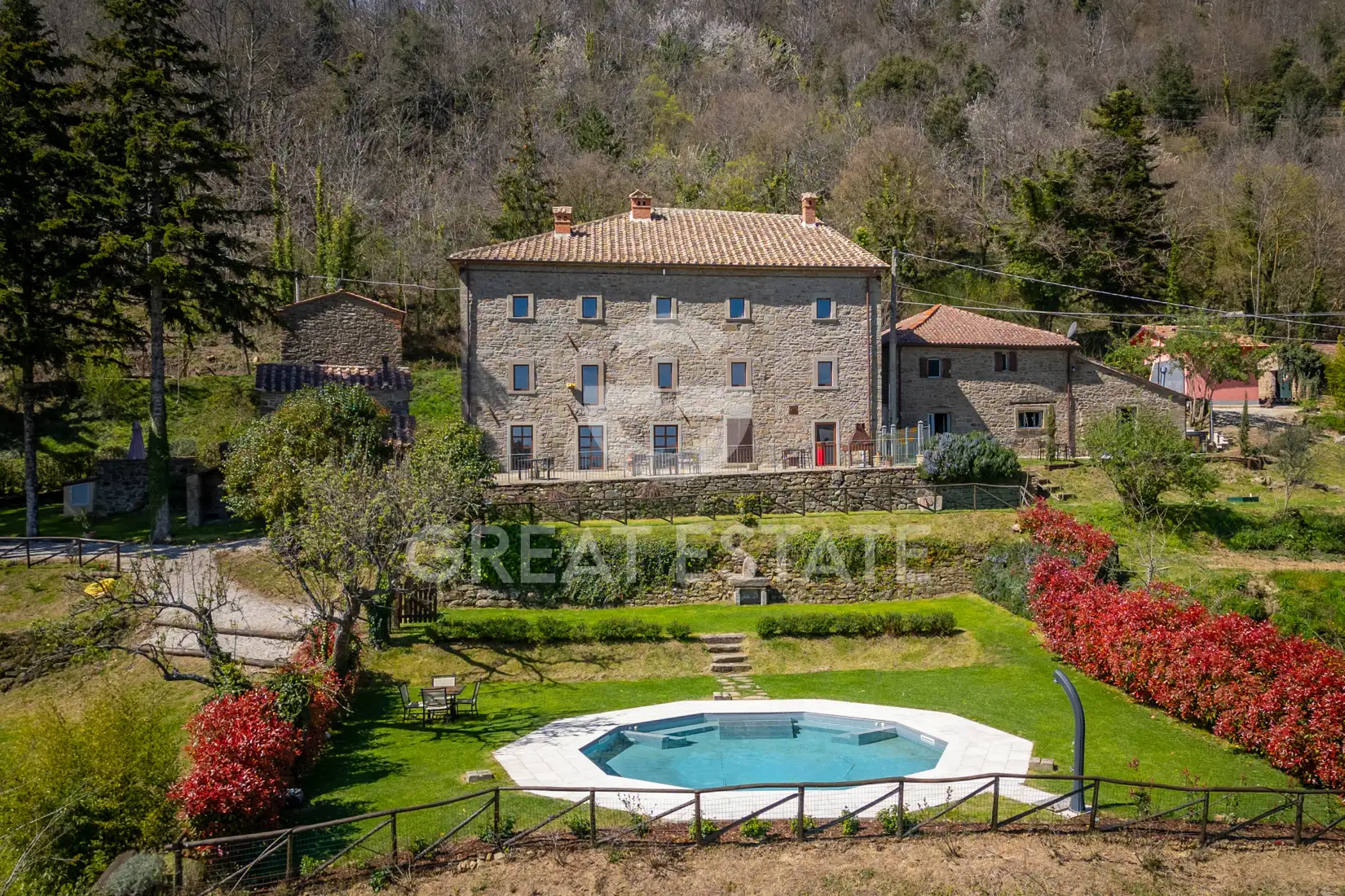 House 1704m² in Italy, Arezzo. Priced at 1690000€ rent photo-1