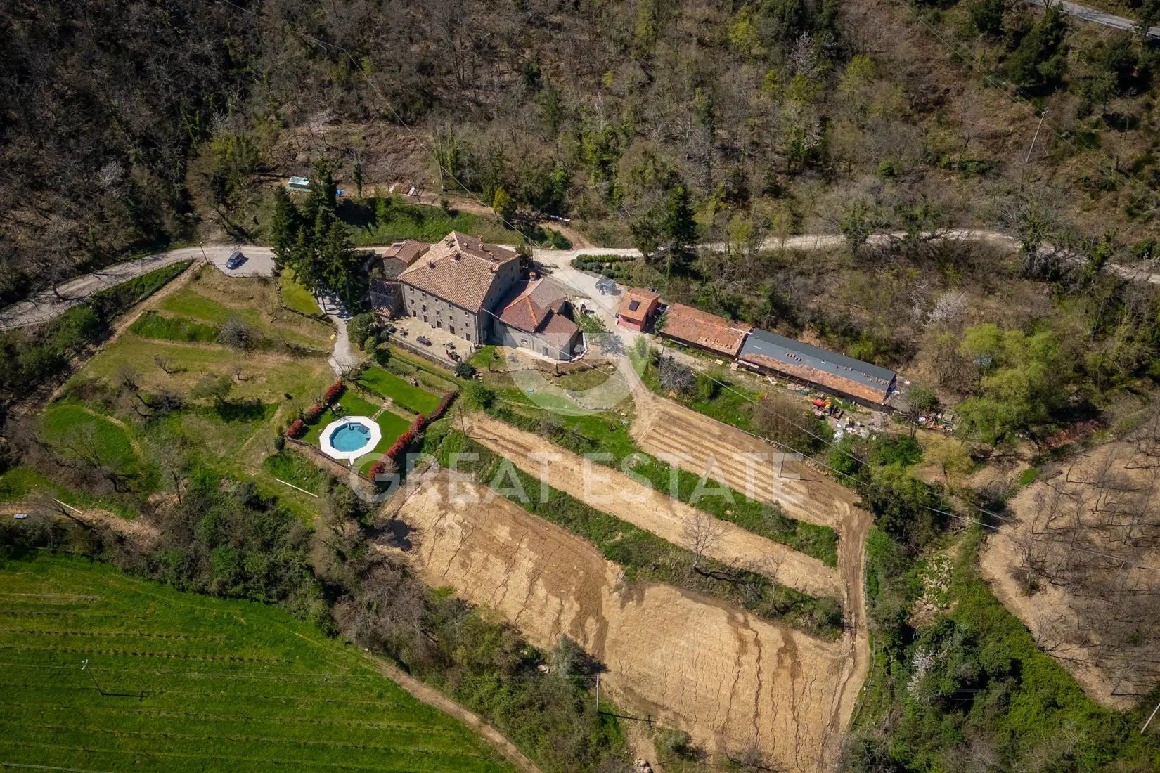 House 1704m² in Italy, Arezzo. Priced at 1690000€ rent photo-3