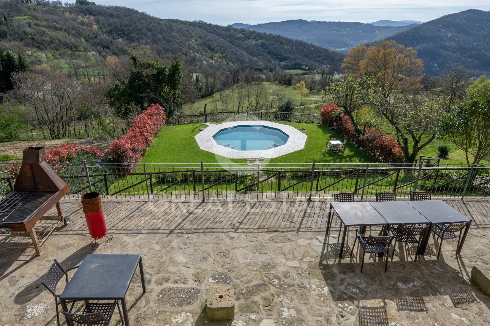 House 1704m² in Italy, Arezzo. Priced at 1690000€ rent photo-6
