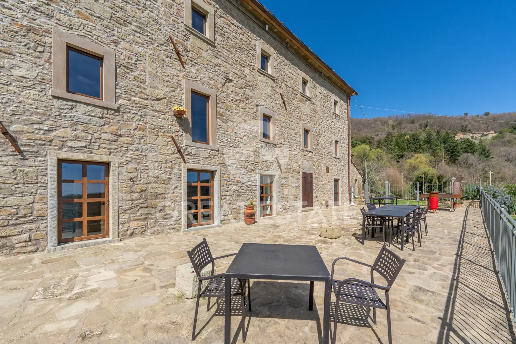 House 1704m² in Italy, Arezzo. Priced at 1690000€ rent photo-7
