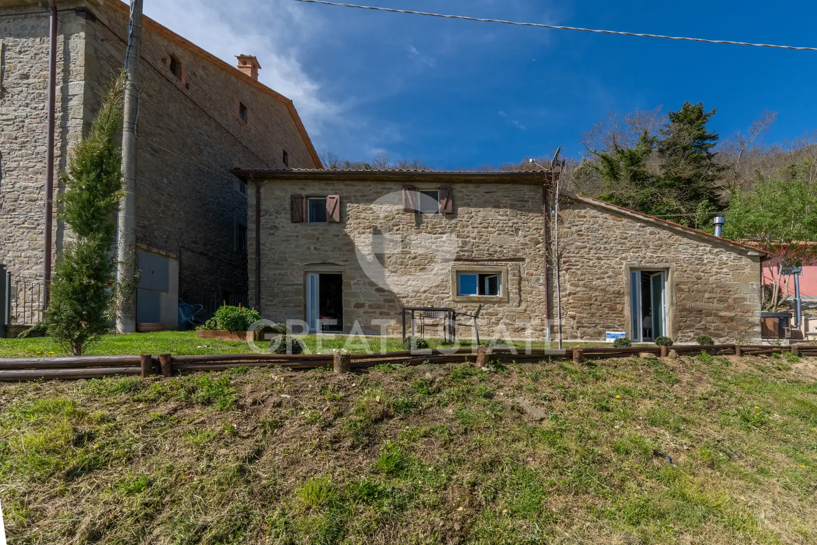 House 1704m² in Italy, Arezzo. Priced at 1690000€ rent photo-8