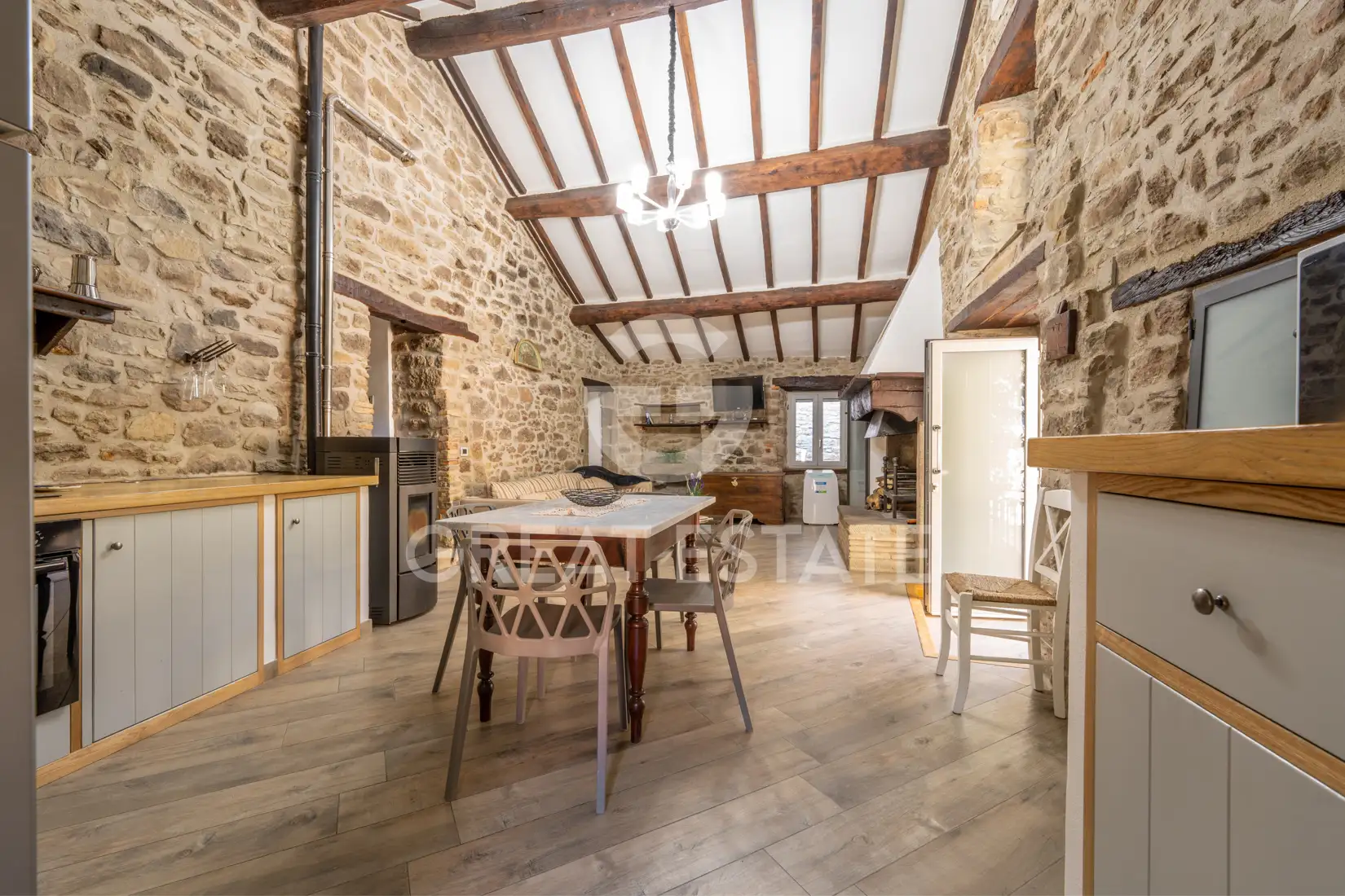 House 1704m² in Italy, Arezzo. Priced at 1690000€ rent photo-11