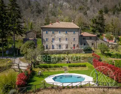 Buy in Italy for 1690000€