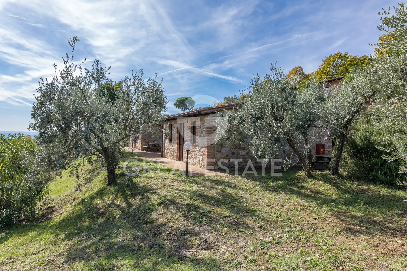 House 580m² in Italy, Perugia. Priced at 1350000€ rent photo-1