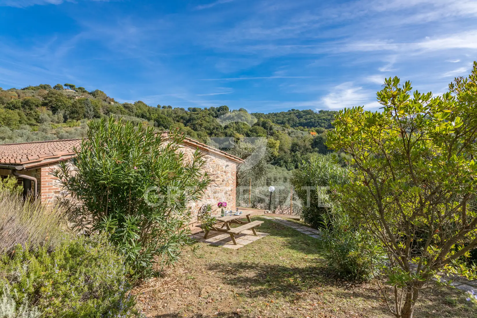 House 580m² in Italy, Perugia. Priced at 1350000€ rent photo-2