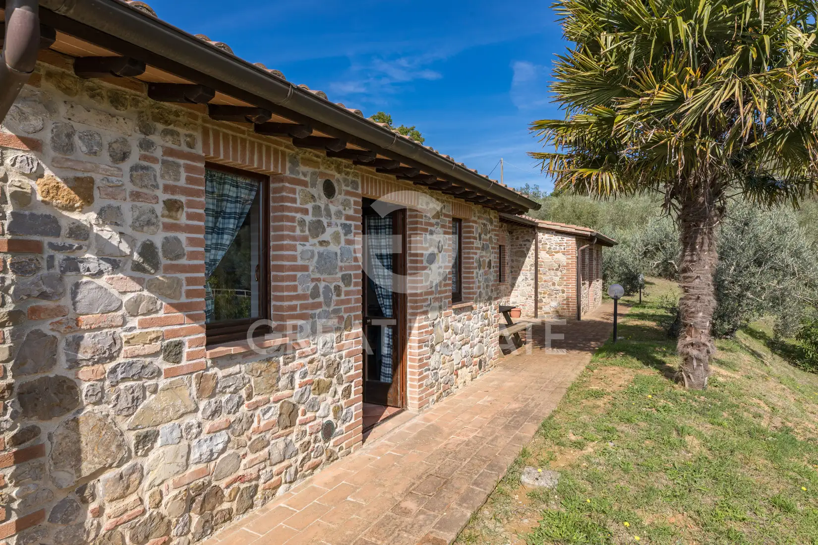 House 580m² in Italy, Perugia. Priced at 1350000€ rent photo-10