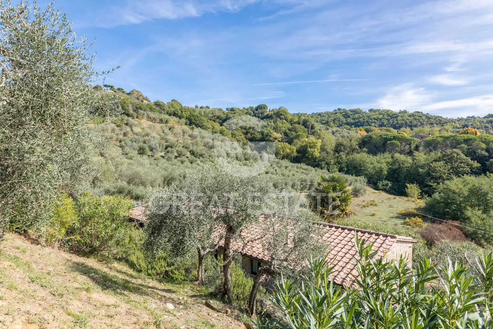 House 580m² in Italy, Perugia. Priced at 1350000€ rent photo-11