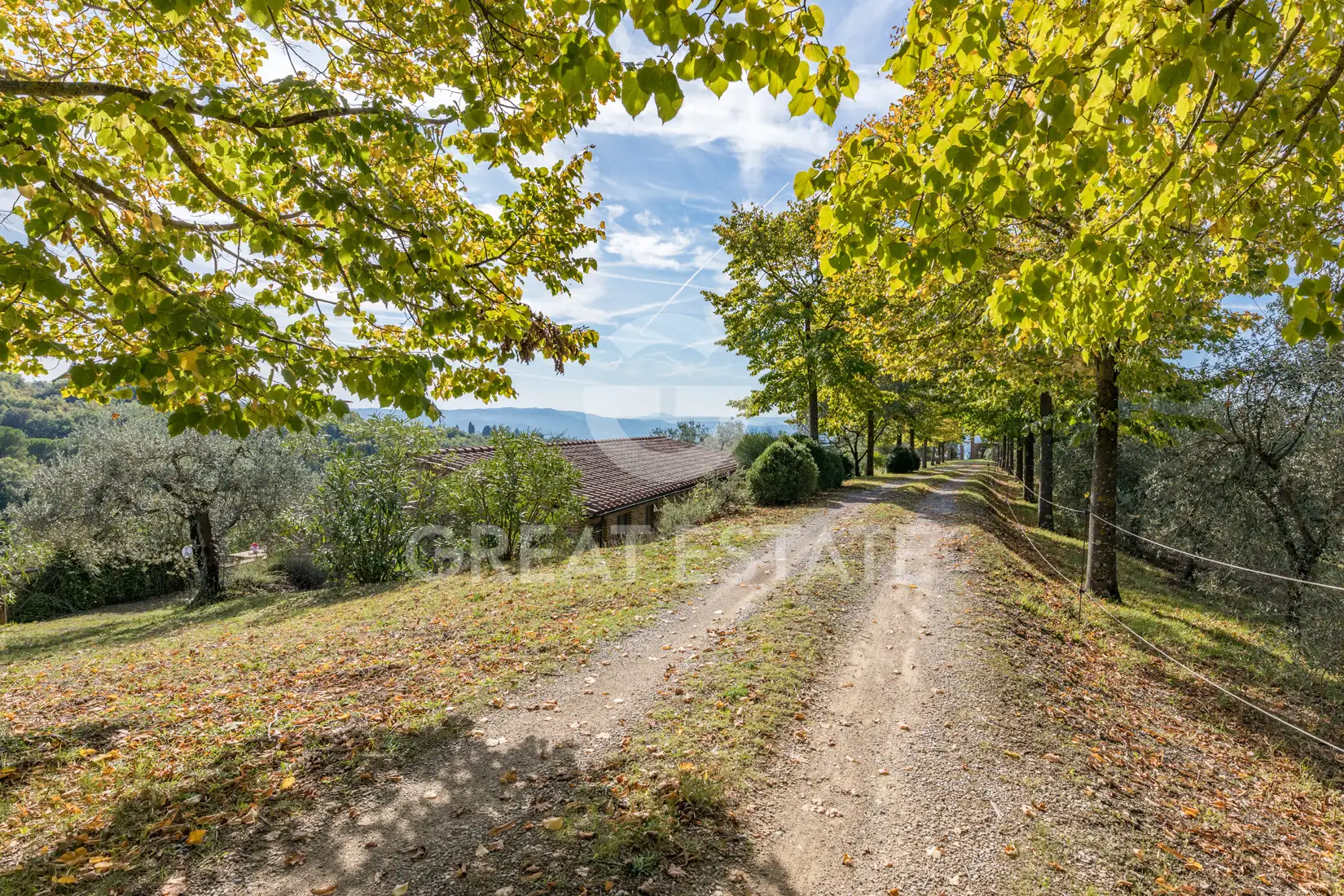 House 580m² in Italy, Perugia. Priced at 1350000€ rent photo-13