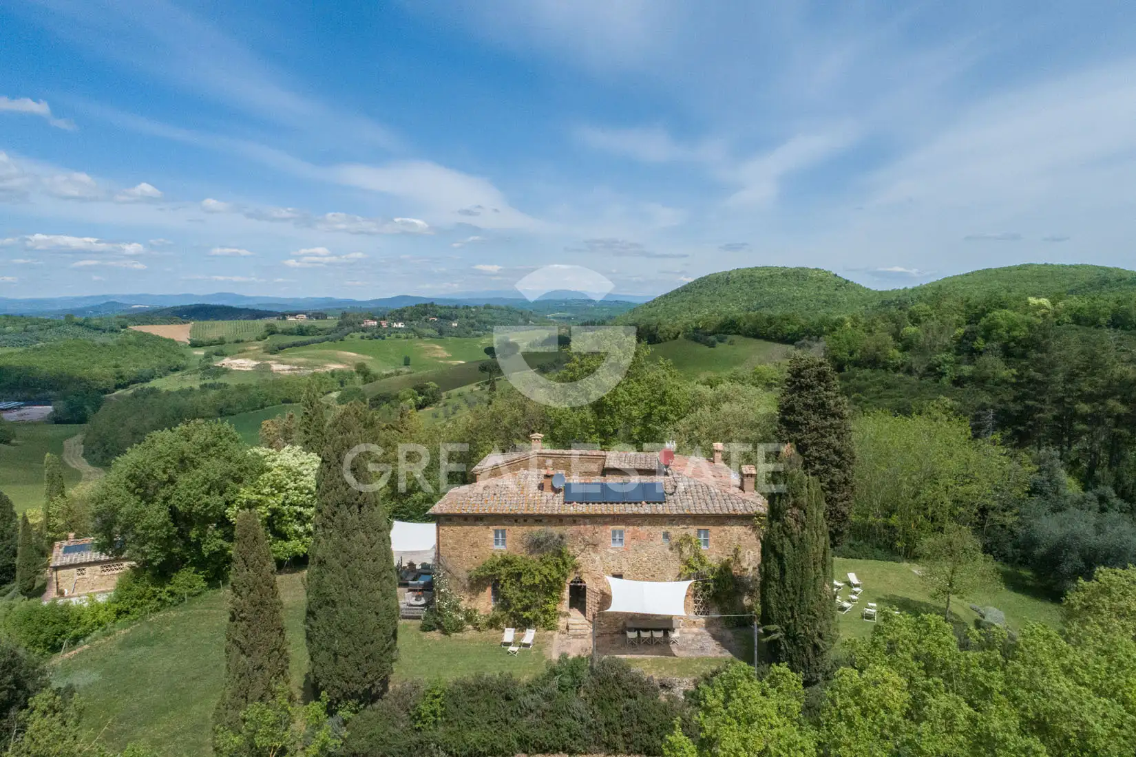 House 803m² in Italy, Siena. Priced at 2900000€ rent photo-2