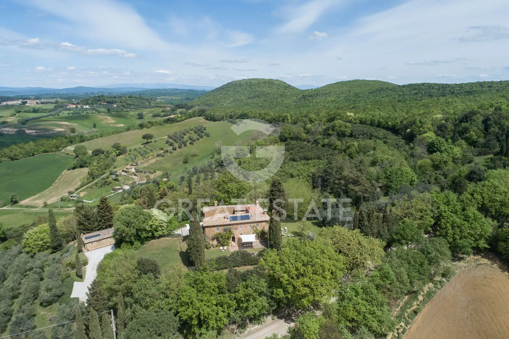 House 803m² in Italy, Siena. Priced at 2900000€ rent photo-8