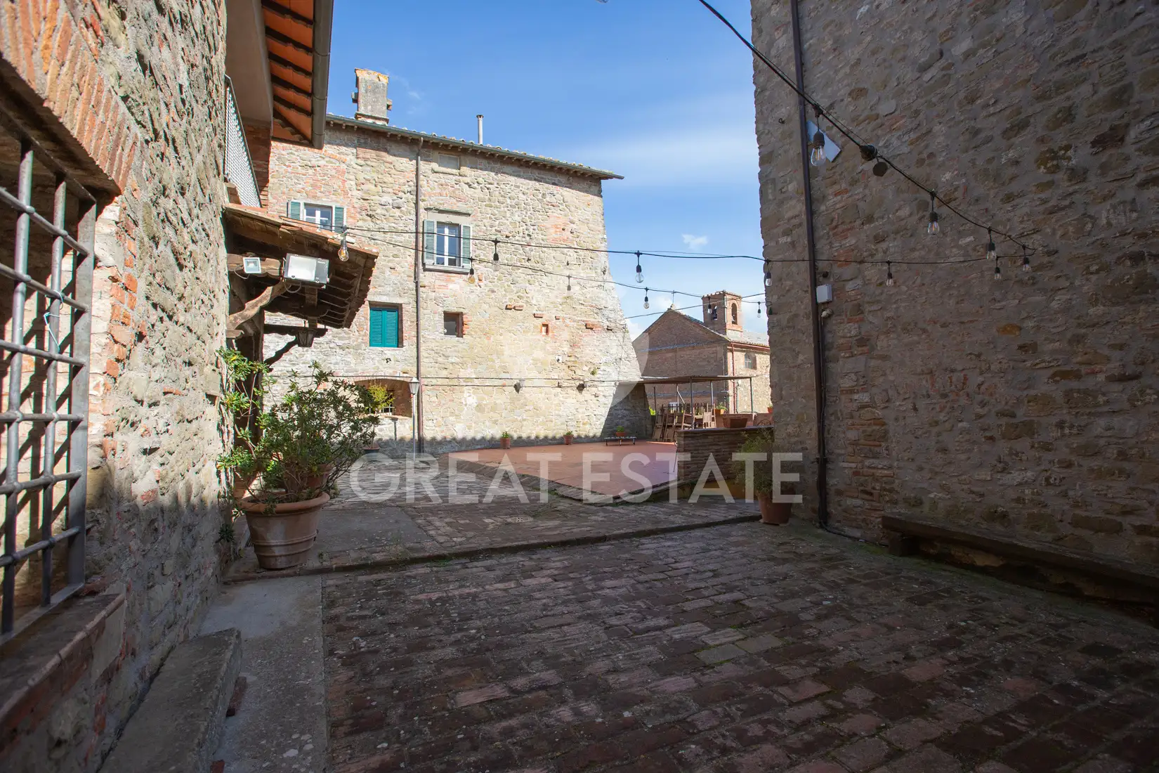 House 1500m² in Italy, Perugia. Priced at 1700000€ rent photo-13